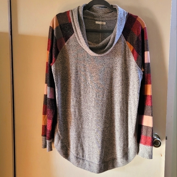 Maurices Cowl Neck Grey Sweater Red Checkered Sleeves Curved Hem - Medium - Picture 1 of 7